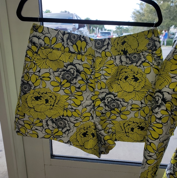 Alice & Olivia Short Set Suit - Picture 3 of 12